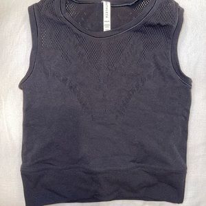 Cropped atheta tank